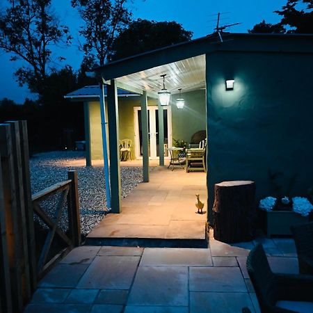 Вилла The Stables Hideaway Лланелли Экстерьер фото