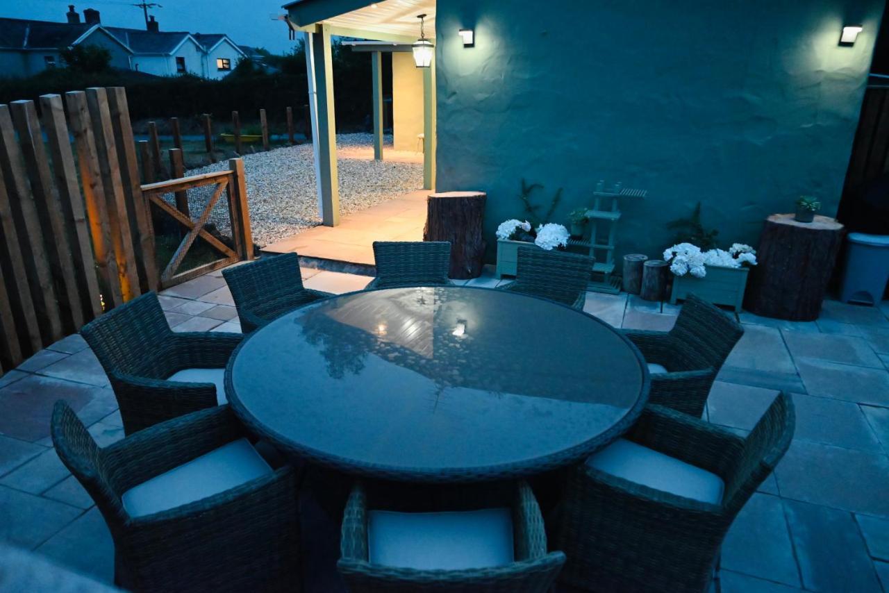 Вилла The Stables Hideaway Лланелли Экстерьер фото